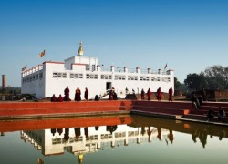 २५६७औँ बुद्ध जयन्ती: लुम्बिनी, स्वयम्भू, बौद्धलगायत तीर्थस्थलमा दर्शनार्थीको घुइँचो